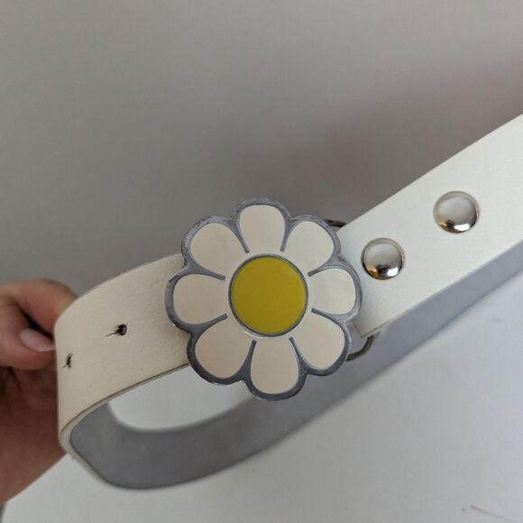 Y2K White Flower Buckle Belt – 2001 Great American Products – Fits 33.5–38.5 - Picture 2 of 9